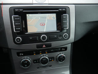 Volkswagen Passat (2012) 2.0 TDi, AC, temp - náhled 14