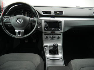 Volkswagen Passat (2012) 2.0 TDi, AC, temp - náhled 8