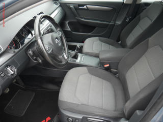 Volkswagen Passat (2012) 2.0 TDi, AC, temp - náhled 9