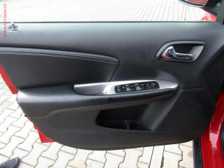 Fiat Freemont (2016) 2.0 JTD 4x4, 7míst, AT, navi - náhled 18