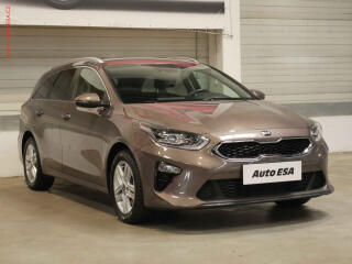 Kia Ceed 1.5T-GDI, 1.maj,�R, servis