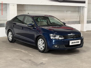 Volkswagen Jetta 1.4TSi, AC, v�h�ev sed