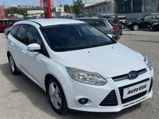 Ford Focus 1.6 TDCi, AC, v�h�ev sed