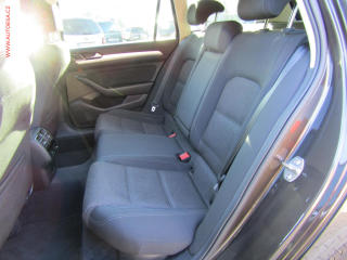 Volkswagen Passat (2018) 1.6 TDi, DSG, AC - náhled 10