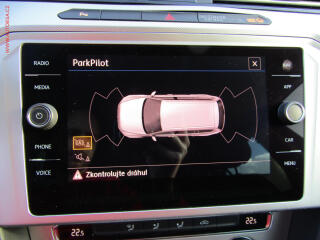 Volkswagen Passat (2018) 1.6 TDi, DSG, AC - náhled 17