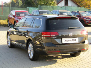 Volkswagen Passat (2018) 1.6 TDi, DSG, AC - náhled 6