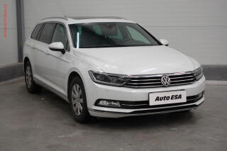 Volkswagen Passat 2.0 TDi, LED, navi