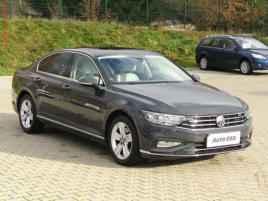 Volkswagen Passat 1.5 TSi, R, STK01/2026