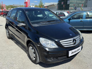 Mercedes-Benz 1.5i, AC, v�h�ev sed