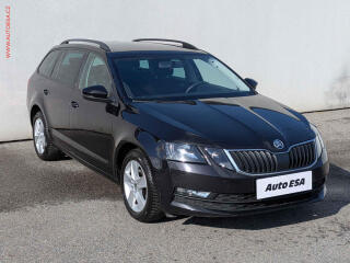 �koda Octavia 1.5TSi, �R, AC, v�h�ev sed