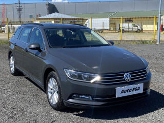 Volkswagen Passat 2.0 TDI, navi, LED