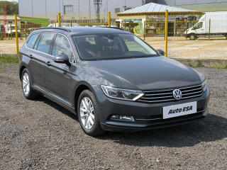 Volkswagen Passat 2.0 TDI, navi, LED