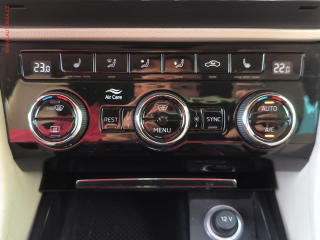Škoda Superb (2019) 1.8 TSi, ČR, L&K, DSG, xenon - náhled 19