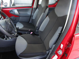 Volkswagen Polo (2005) 1.4d, AC, park.asist - náhled 9