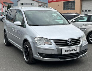 Volkswagen Touran 2.0TDi, servis.kniha