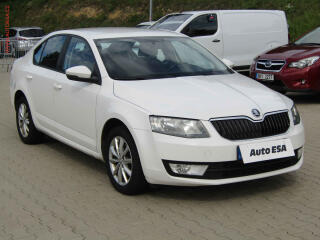 �koda Octavia 1.6 TDi, AC, v�h�ev sed