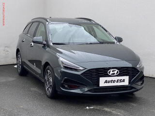 Hyundai i30 1.5i, 1.maj,�R, LED, navi