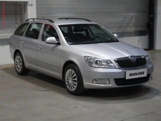 �koda Octavia 1.4TSi, AC, v�h�ev sed
