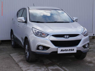 Hyundai ix35 1.6i, AC, v�h�ev sed