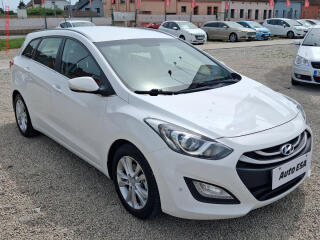 Hyundai i30 1.6GDi, 2.maj,�R, AC, v�h�ev