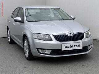 �koda Octavia 1.6TDi, 1.maj,�R, Ambition