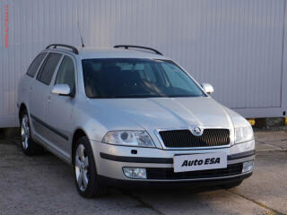 �koda Octavia 2.0 TDi, 1.maj, servis.kniha