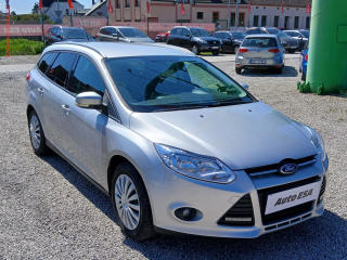 Ford Focus 1.6i, AC, vhev sed