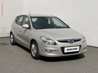 Hyundai i30 1.4 i, 2.maj,�R, AC, STK3/28