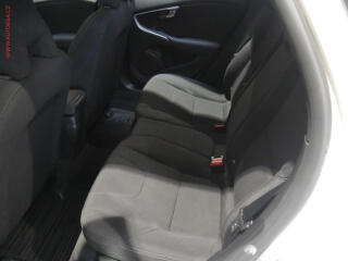 Volvo V40 (2015) 1.6 D, AC - náhled 10