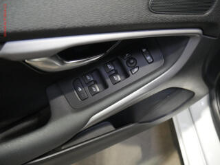 Volvo V40 (2015) 1.6 D, AC - náhled 11