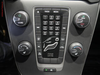 Volvo V40 (2015) 1.6 D, AC - náhled 14