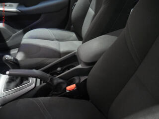 Volvo V40 (2015) 1.6 D, AC - náhled 16