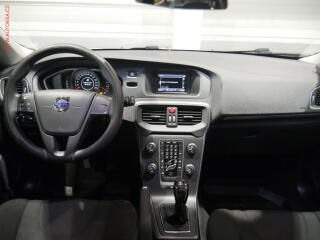 Volvo V40 (2015) 1.6 D, AC - náhled 8