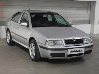 �koda Octavia 1.6i, AC, v�h�ev sed