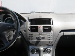 Mercedes-Benz Třídy C (2010) 1.8CGi C 180, AT - náhled 10