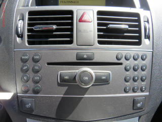 Mercedes-Benz Třídy C (2010) 1.8CGi C 180, AT - náhled 18