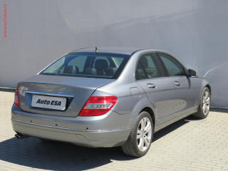 Mercedes-Benz Třídy C (2010) 1.8CGi C 180, AT - náhled 4