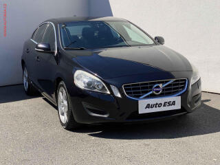 Volvo S60 2.0D3, Momentum, AT, bixen