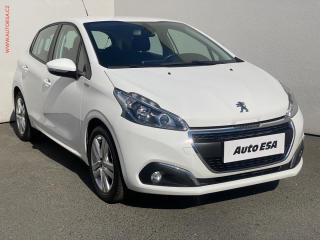 Peugeot 208 1.2 PT, Signature, navi