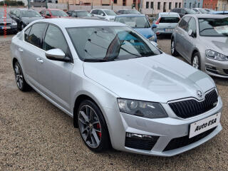 �koda Octavia 2.0TDi, �R, DSG, navi, bixen