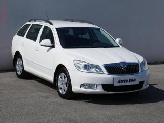 koda Octavia 1.6 TDi, R, AC, vhev sed