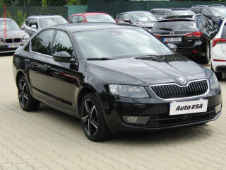 �koda Octavia 2.0TDi, �R, DSG, bixen, navi