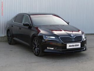 �koda Superb 2.0TDi 4x4, �R, AT, navi, LED