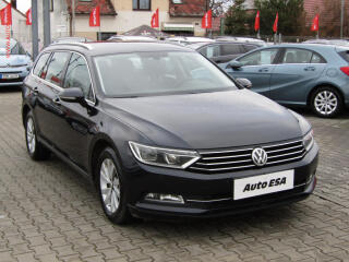 Volkswagen Passat 2.0 TDi, DSG, navi, autoAC