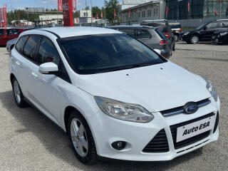 Ford Focus 1.6 TDCi, AC, v�h�ev sed