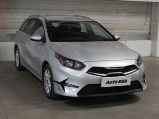 Kia Ceed 1.5 T-GDI, 1.maj,�R, servis