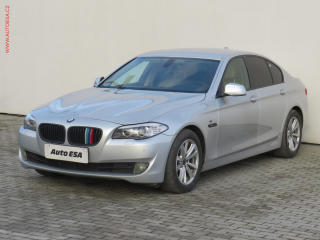 BMW Řada 5 (2010) 3.0d 530d, AT, navi - náhled 3