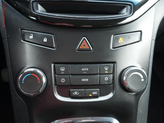 Chevrolet Orlando (2013) 1.8i, AC, tempo - náhled 12