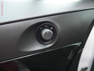 Chevrolet Orlando (2013) 1.8i, AC, tempo - náhled 14