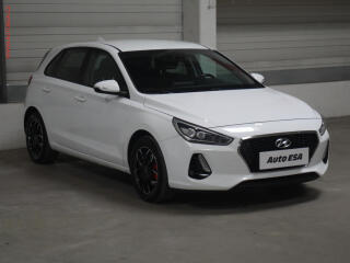 Hyundai i30 1.6i, �R, navi, LED